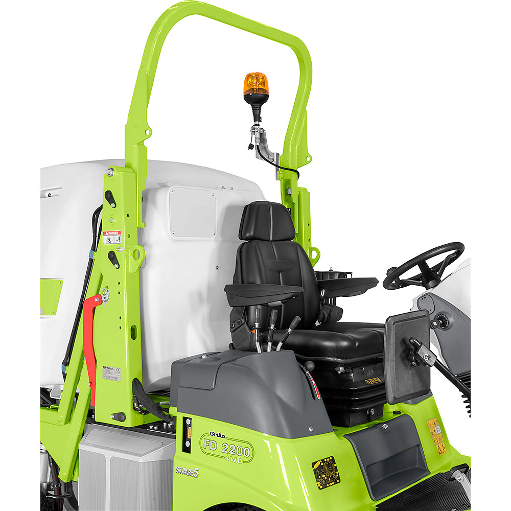 GRILLO magas ürítésű frontkaszás fűnyíró traktor FD 2200 4WD ( Vágóasztallal ) - Image 2